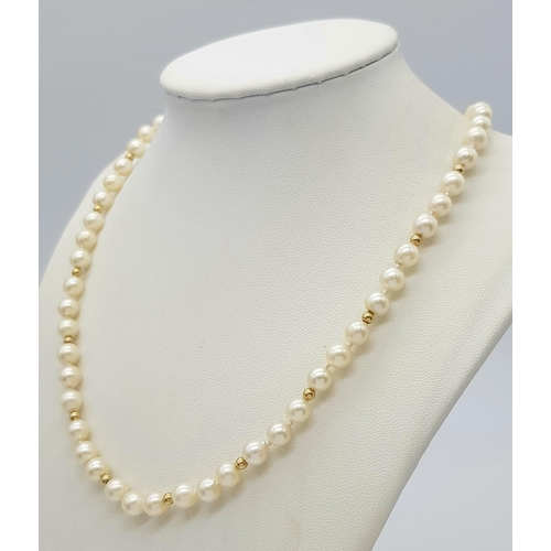 281 - A Cultured Pearl Necklace with 9K Gold Clasp. 44cm