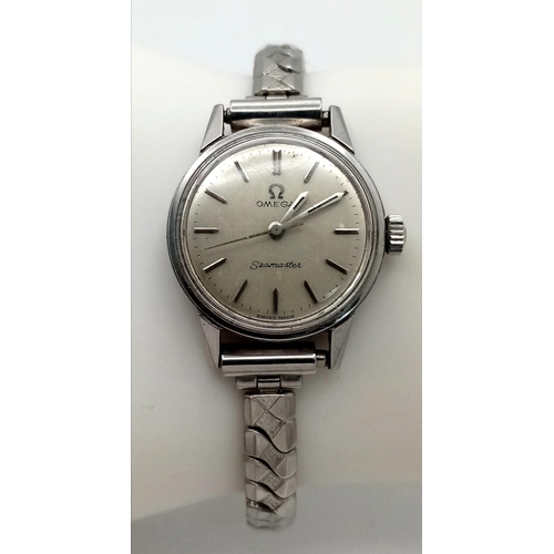 407 - A Vintage Omega Seamaster Ladies Watch. Expandable bracelet. Stainless steel case - 24mm. Silver ton... 