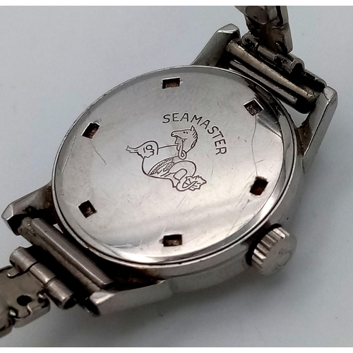 407 - A Vintage Omega Seamaster Ladies Watch. Expandable bracelet. Stainless steel case - 24mm. Silver ton... 