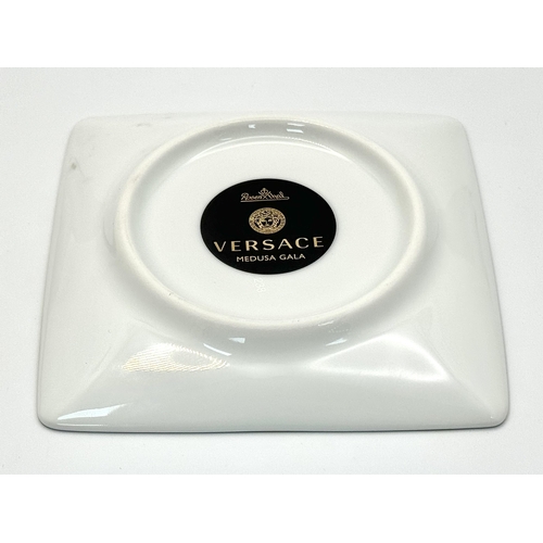 483 - A Versace Small Decorative Plate. 11 x 11cm. As new, with original packaging. Ref: 20956