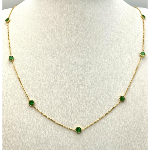 491 - An 18K Yellow Gold Emerald Necklace. 10 round-cut set emeralds. 46cm. 3.8g