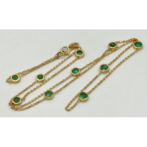 491 - An 18K Yellow Gold Emerald Necklace. 10 round-cut set emeralds. 46cm. 3.8g