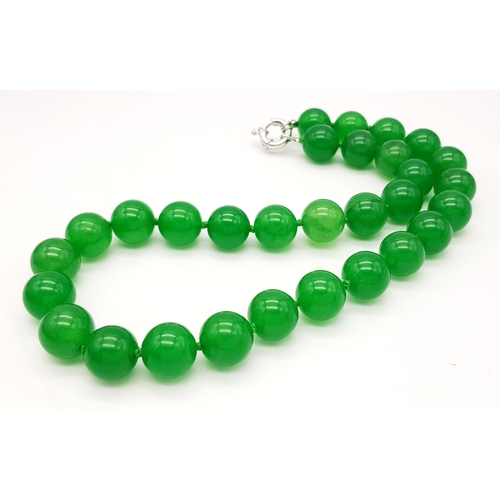 498 - A Vivid Green Jade Large Bead Necklace. 14mm beads. 42cm necklace length.