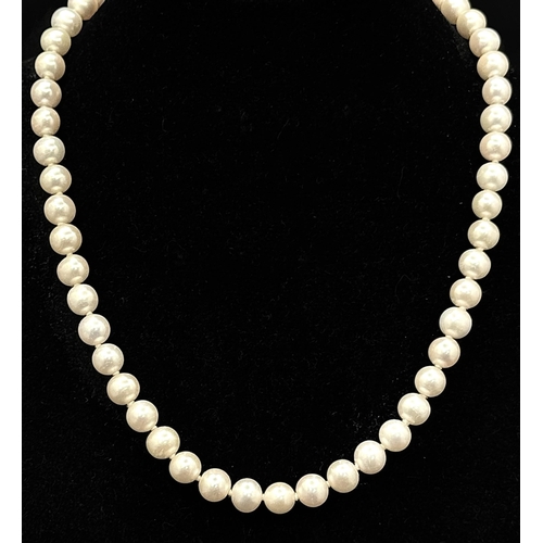 532 - A Cultured Pearl Necklace with a 9K Gold Clasp. 38cm. Ref: 20864