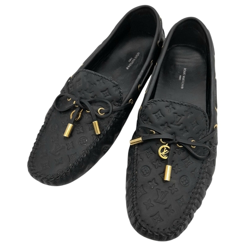 559 - A pair of Louis Vuitton Empreinte Gloria Loafers. Made from black leather with embossed LV monogram,... 