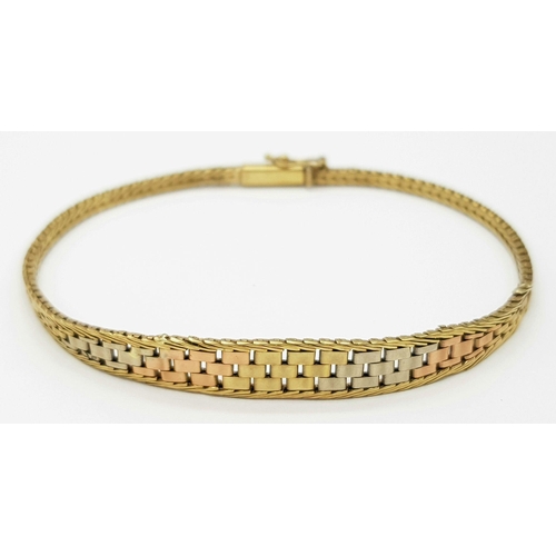 332 - A 3 COLOURED GOLD GRADUATED WOVEN BRACELET IN 9K GOLD .     8.2gms     20cms