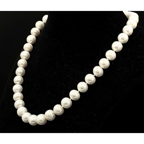 1327 - A Cultured Pearl Necklace with an 9K Gold Clasp. 12mm. 40cm. 60g