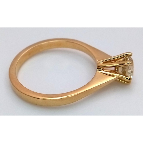 471 - An 18K Yellow Gold Diamond Solitaire Ring. A 0.75ct brilliant round cut diamond - SI1 clarity. Tinte... 