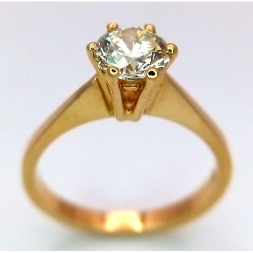 471 - An 18K Yellow Gold Diamond Solitaire Ring. A 0.75ct brilliant round cut diamond - SI1 clarity. Tinte... 