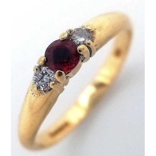 1141 - AN 18K YELLOW GOLD DIAMOND & RUBY RING. 2.5G IN WEIGHT. SIZE J. Ref: 9003