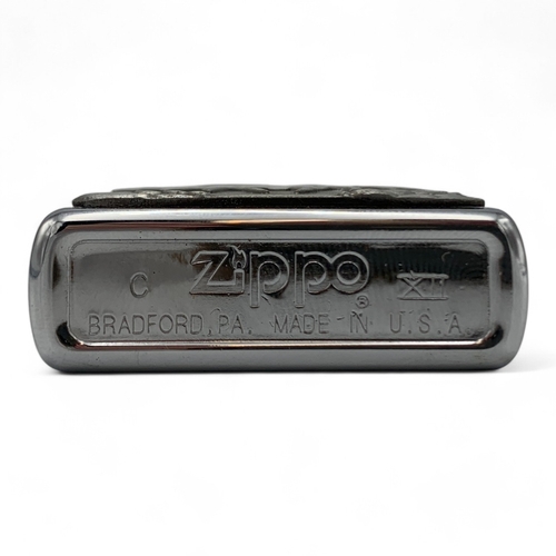 1142 - A rare vintage US Zippo Wild West Buffalo Head Lighter, comes with the original gold-tone metal tin.... 