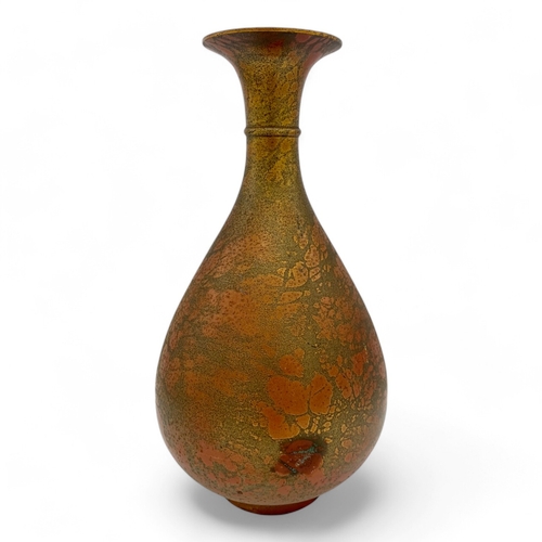 1562 - An antique Chinese Bronze Pipa-Shaped Flower Vase.
Bronze exterior with a patinated finish showcasin... 