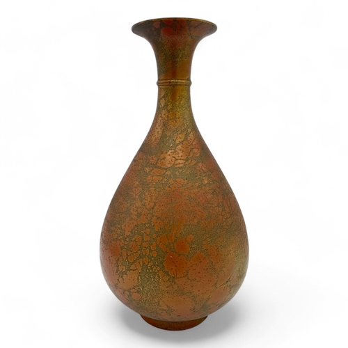 1562 - An antique Chinese Bronze Pipa-Shaped Flower Vase.
Bronze exterior with a patinated finish showcasin... 