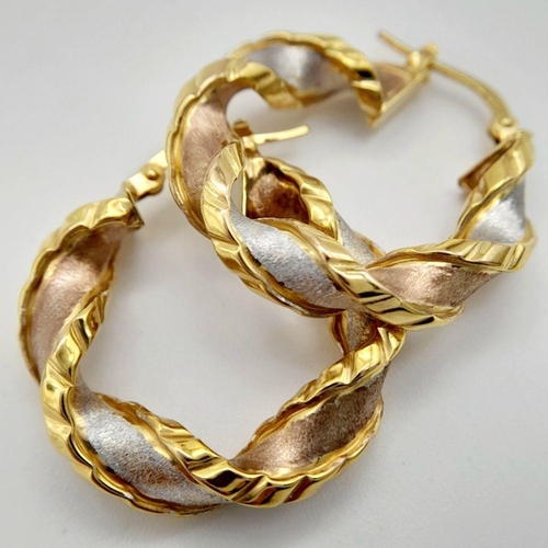 1400 - A PAIR OF 9K 2 COLOUR TWIST HOOP EARRINGS 2.5CM DIAMETER 2.6G. REF: SH1772I