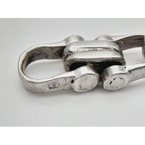 1386 - A Sterling silver keeper ring size X, 20