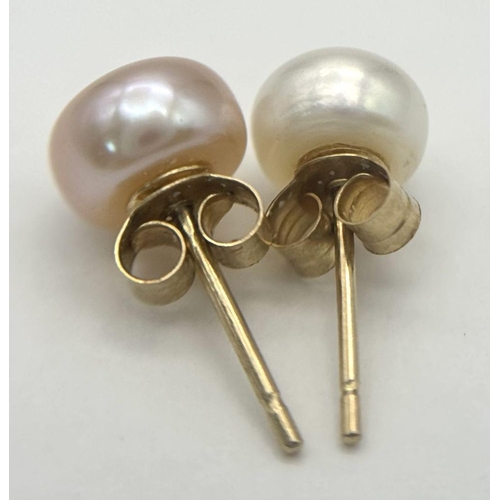 1379 - A pair of 9k yellow gold single pearl stud earrings, one white, one pink tones. 0.7g.. Ref: SH8824H