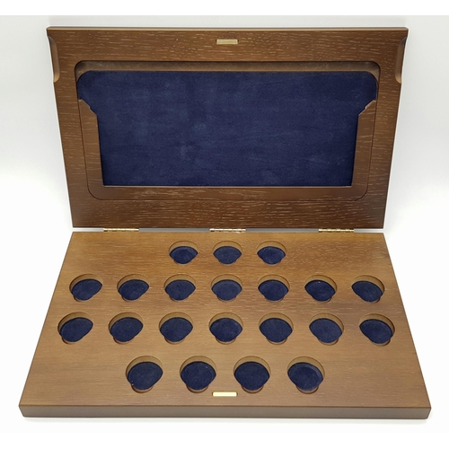 1081 - A Well Constructed Wooden Sovereign Case. 21 luxury spaces for your most valuable coins. 33 x 21cm