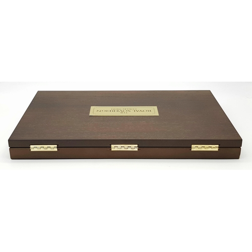 1081 - A Well Constructed Wooden Sovereign Case. 21 luxury spaces for your most valuable coins. 33 x 21cm