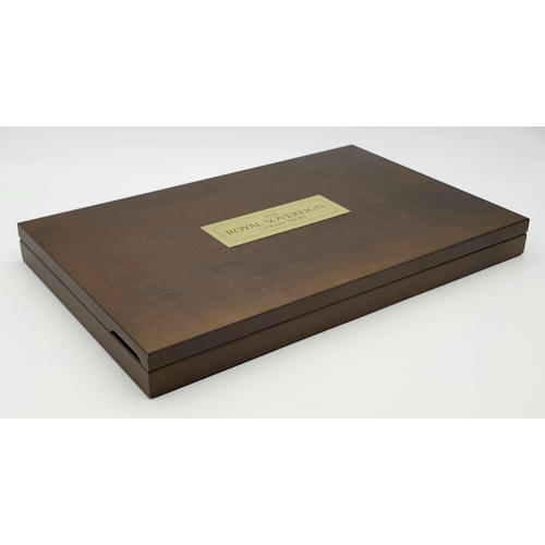 1081 - A Well Constructed Wooden Sovereign Case. 21 luxury spaces for your most valuable coins. 33 x 21cm