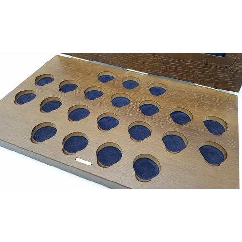 1081 - A Well Constructed Wooden Sovereign Case. 21 luxury spaces for your most valuable coins. 33 x 21cm