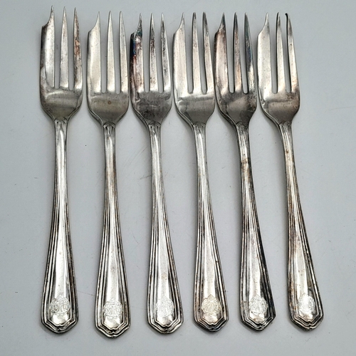 444 - A WW1 Royal Flying Corps Officers Mess Silver Plated Fish Forks in original case.