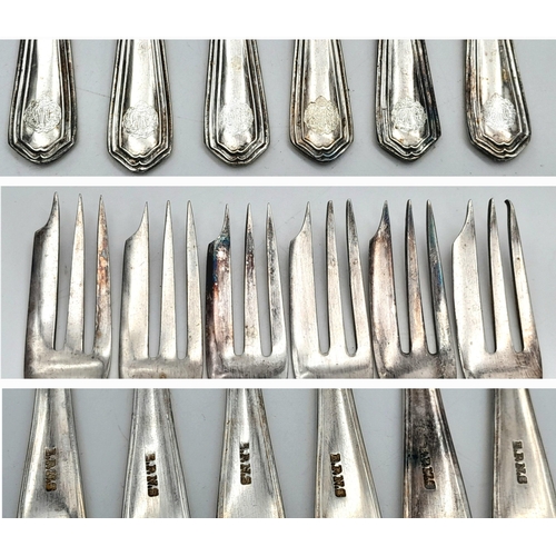 444 - A WW1 Royal Flying Corps Officers Mess Silver Plated Fish Forks in original case.