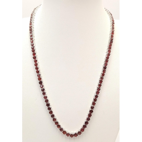 1304 - A 925 silver garnet gemstone tennis necklace. Round-cut garnet stones. Total length: 46cm. Total wei... 