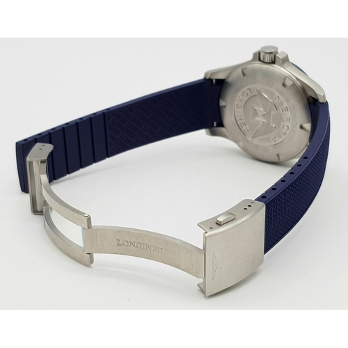 310 - A Longine Conquest V.H.P. Quartz Gents Watch. Blue rubber strap. Stainless steel case - 42mm. Blue d... 