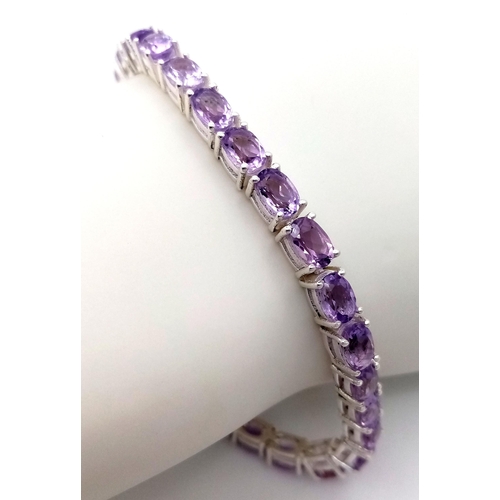 1390 - A 925 silver amethyst gemstone tennis bracelet. Oval-cut amethyst stones. Total length: 18.6cm. Tota... 