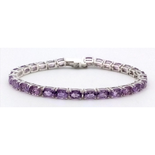 1390 - A 925 silver amethyst gemstone tennis bracelet. Oval-cut amethyst stones. Total length: 18.6cm. Tota... 