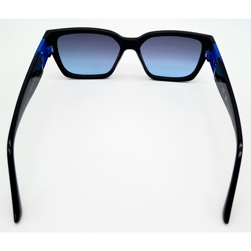 1480 - A Pair of Designer Guess Sunglasses.