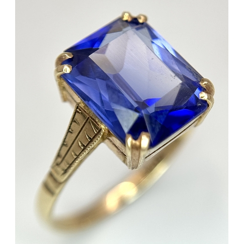 313 - A 9K YELLOW GOLD, BLUE STONE RING, 2.5G TOTAL WEIGHT, SIZE M. REF: SH1826I