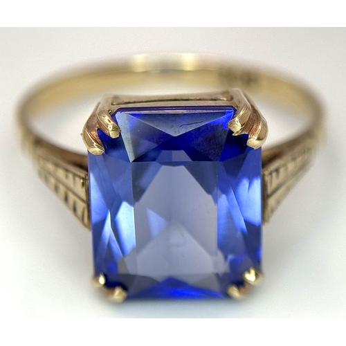 313 - A 9K YELLOW GOLD, BLUE STONE RING, 2.5G TOTAL WEIGHT, SIZE M. REF: SH1826I