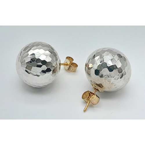 1302 - A Pair of 9K White Gold Disco Ball Large Stud Earrings! 3.82g. Ref: 676001