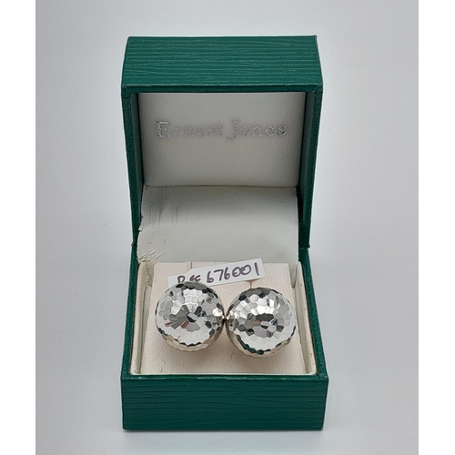 1302 - A Pair of 9K White Gold Disco Ball Large Stud Earrings! 3.82g. Ref: 676001