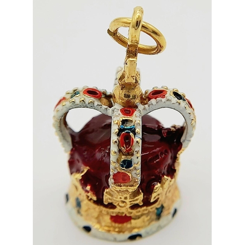 106 - A 9K YELLOW GOLD ENAMELLED ROYAL CROWN CHARM / PENDANT 1.2CM x 2.5CM, 6.6G TOTAL WEIGHT. Ref: SC 200... 