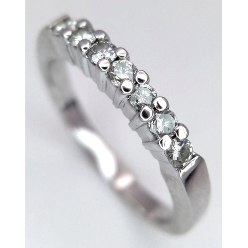 121 - AN 18K WHITE GOLD DIAMOND SEVEN STONE RING 0.28CT , 3.4G TOTAL WEIGHT, SIZE N. Ref: SC 2054