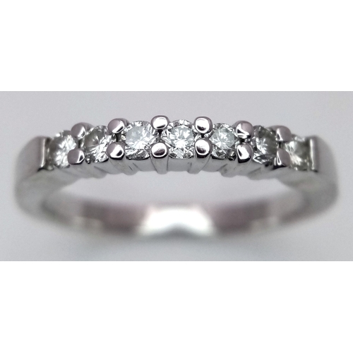 121 - AN 18K WHITE GOLD DIAMOND SEVEN STONE RING 0.28CT , 3.4G TOTAL WEIGHT, SIZE N. Ref: SC 2054