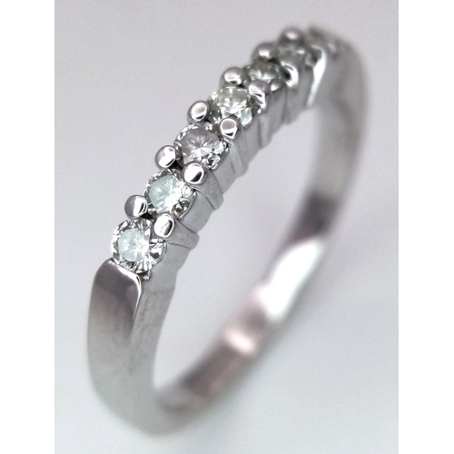 121 - AN 18K WHITE GOLD DIAMOND SEVEN STONE RING 0.28CT , 3.4G TOTAL WEIGHT, SIZE N. Ref: SC 2054