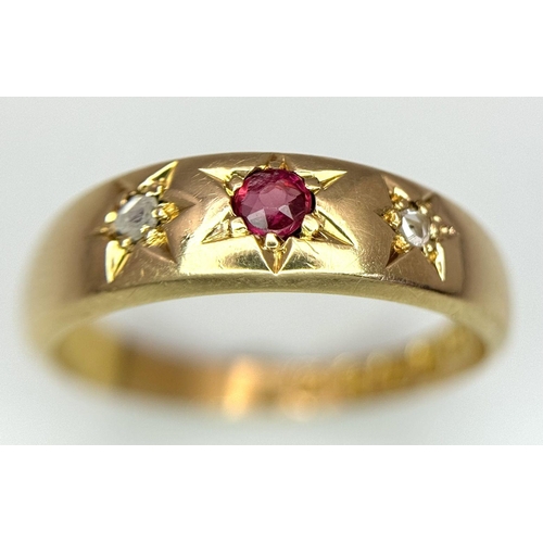 162 - AN 18K YELLOW GOLD ANTIQUE EDWARDIAN OLD CUT DIAMOND & RUBY THREE STONE RING 3G TOTAL WEIGHT, SIZE K... 