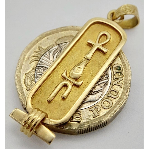 186 - AN 18K YELLOW GOLD HIEROGLYPHIC PENDANT, 1CM x 3CM, 2.9G TOTAL WEIGHT. REF: SH1848I