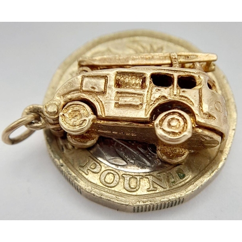 191 - A 9K YELLOW GOLD VINTAGE FIRE ENGINE / TRUCK CHARM WHICH OPENS AND ALSO HAS A LADDER THAT RISES 1.5C... 