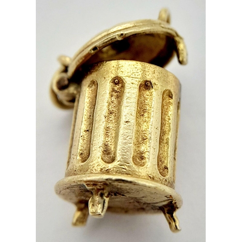 211 - A 9K YELLOW GOLD DUSTBIN CHARM WHICH OPENS TO REVEAL THE FISHBONES WHICH ALSO COME OUT 1.5CM x 1CM, ... 