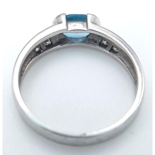 225 - A 9K WHITE GOLD DIAMOND & LONDON BLUE TOPAZ RING 2.4G TOTAL WEIGHT, SIZE M. Ref: SC 2003