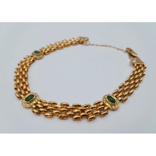 33 - AN 18K YELLOW GOLD GREEN STONE AND CZ BRACELET, 18CM TOTAL LENGTH, 9.9G TOTAL WEIGHT. REF: SH1874I