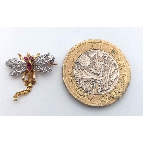 411 - A 14K YELLOW GOLD DIAMOND & RUBY SET DRAGONFLY MINI BROOCH 1.2G TOTAL WEIGHT, 1.5CM x 1.5CM. Ref: SC... 