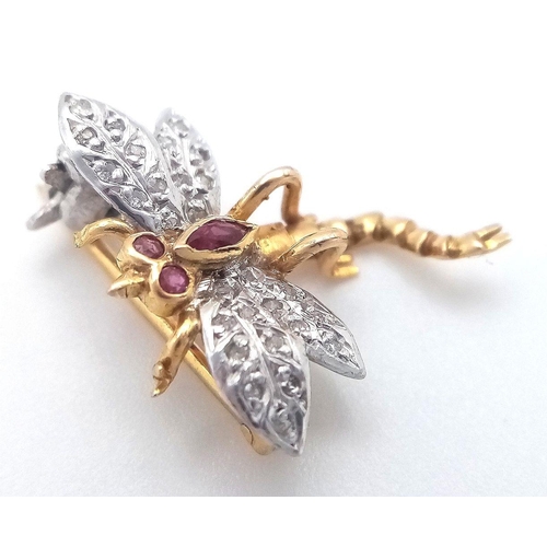 411 - A 14K YELLOW GOLD DIAMOND & RUBY SET DRAGONFLY MINI BROOCH 1.2G TOTAL WEIGHT, 1.5CM x 1.5CM. Ref: SC... 