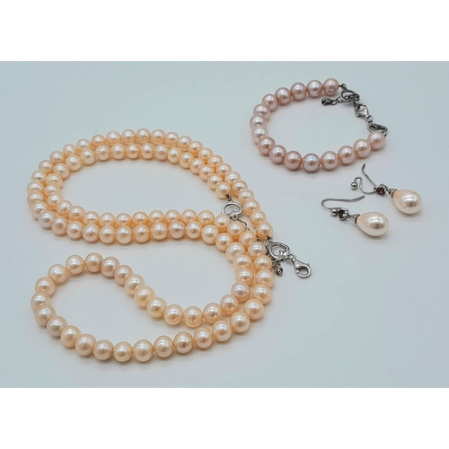 461 - A CULTURED PEARL NECKLACE, BRACELET & DROP EARRING SUITE - WITH STERLING SILVER FITTINGS. NECKLACE -... 