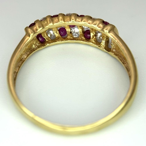 73 - AN 18K YELLOW GOLD DIAMOND & RUBY RING 3.2G TOTAL WEIGHT, SIZE S 1/2. Ref: SC 9008