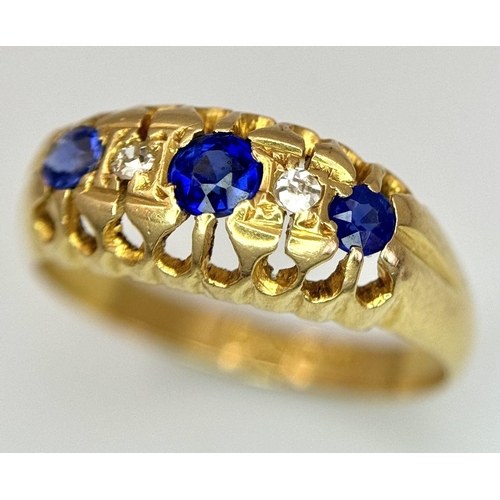 96 - AN 18K YELLOW GOLD ANTIQUE DIAMOND & SAPPHIRE RING 3.2G TOTAL WEIGHT, SIZE N HALLMARKED CHESTER 1917... 